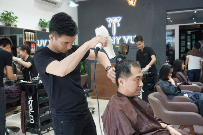 Top 7 tiệm cắt tóc nam đẹp tại Quận 9 - TP HCM